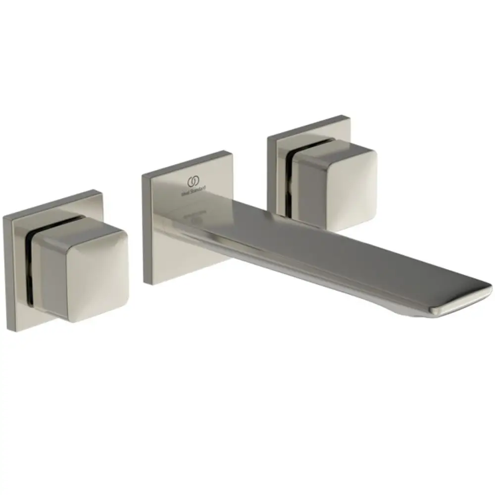 Wand-Waschtischarmatur in verchromtem Design mit eckigen Rosetten und einem breiten Auslauf, von Ideal Standard, für die Wandmontage geeignet.